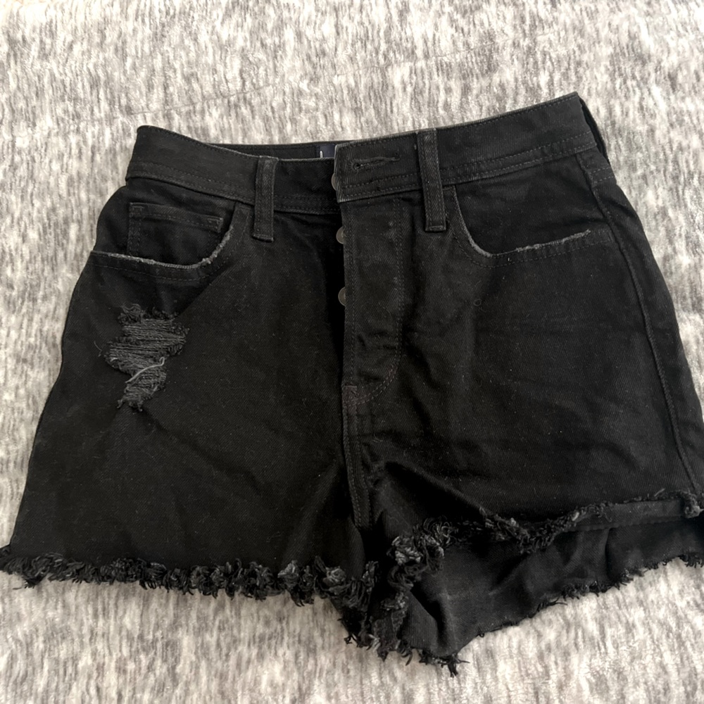 Hollister ultra high rise mom short 3”. Size 0/24. Black shorts